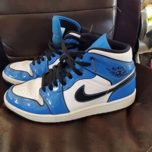 Nike Air Jordan 1 Mid Signal Blue Patent Leather   Size 10